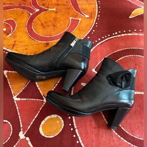 Pas de Rouge Nicla Black booties